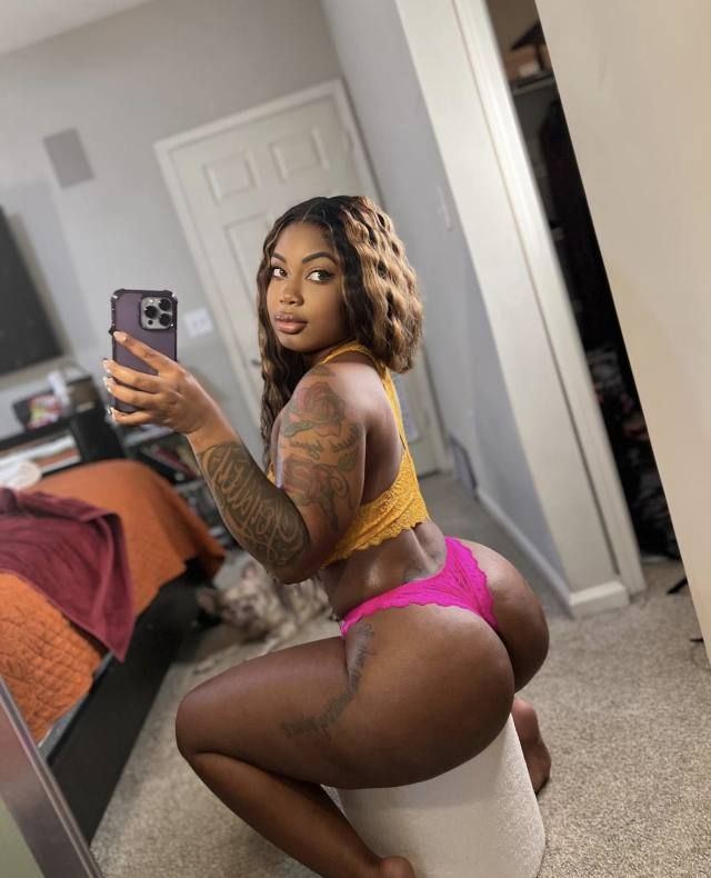 Horny wet and juicy pussy🥵💦💦 - Image 2